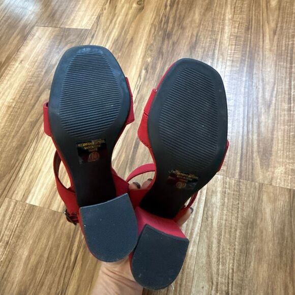 Y-not? Red Chunky Heeled Sandals Size 7 - Picture 4 of 5